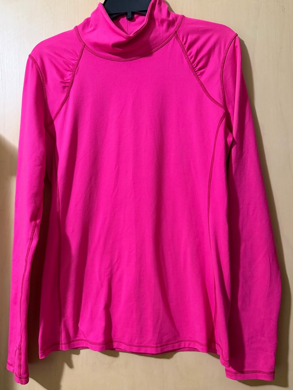 Athleta Sz M mock neck LS top Fuschia